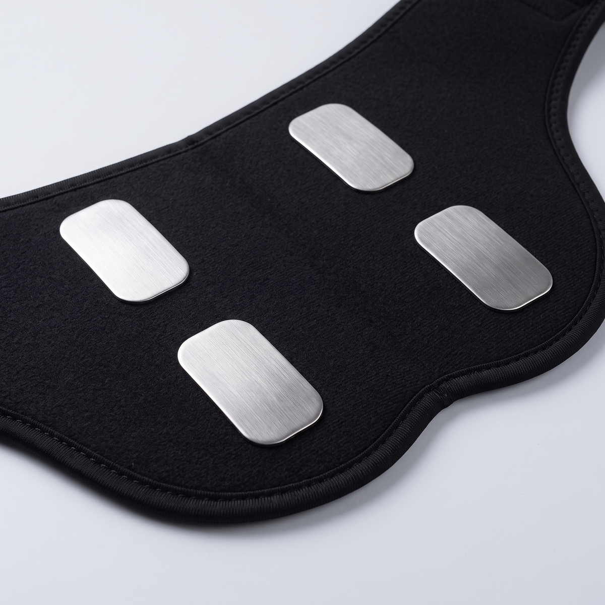 Intérieur du pad de la ceinture EMS fessiers : quatre électrodes en plaques métal, sans gel