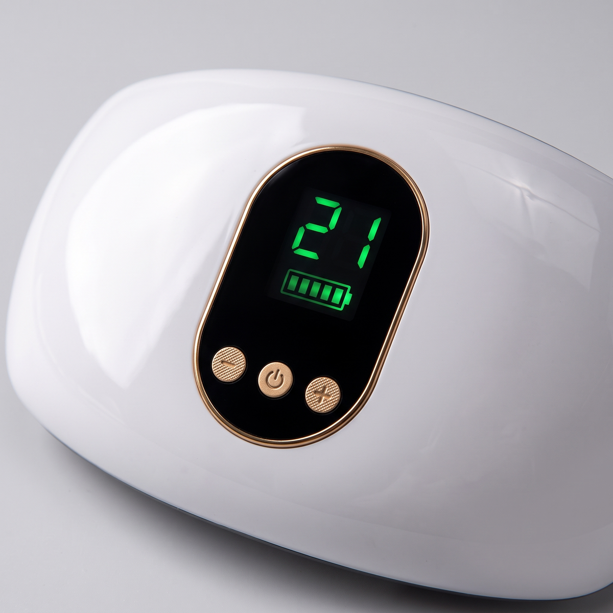 Boîtier de la ceinture massante 3-en-1 : écran LED avec niveau et témoin de batterie, touches −, marche/arrêt et +