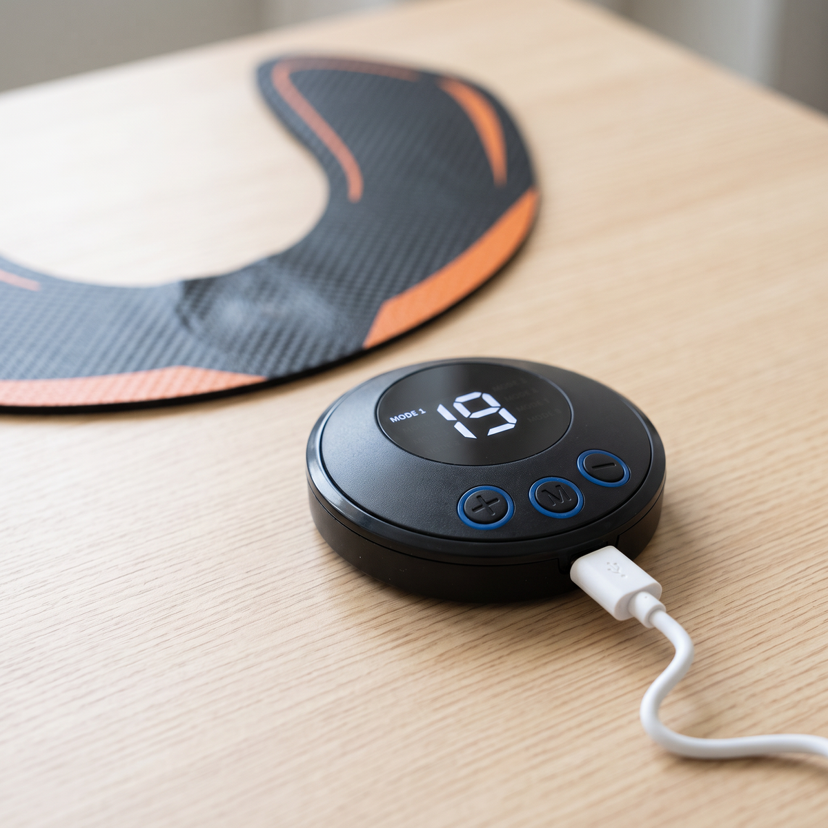 Contrôleur de l'électrostimulateur EMS en charge par câble USB
