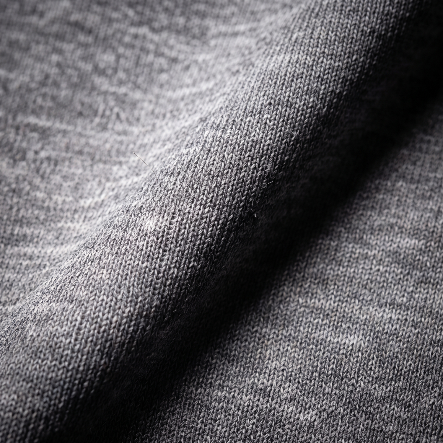 Débardeur de compression homme gris chiné — gros plan sur les finitions
