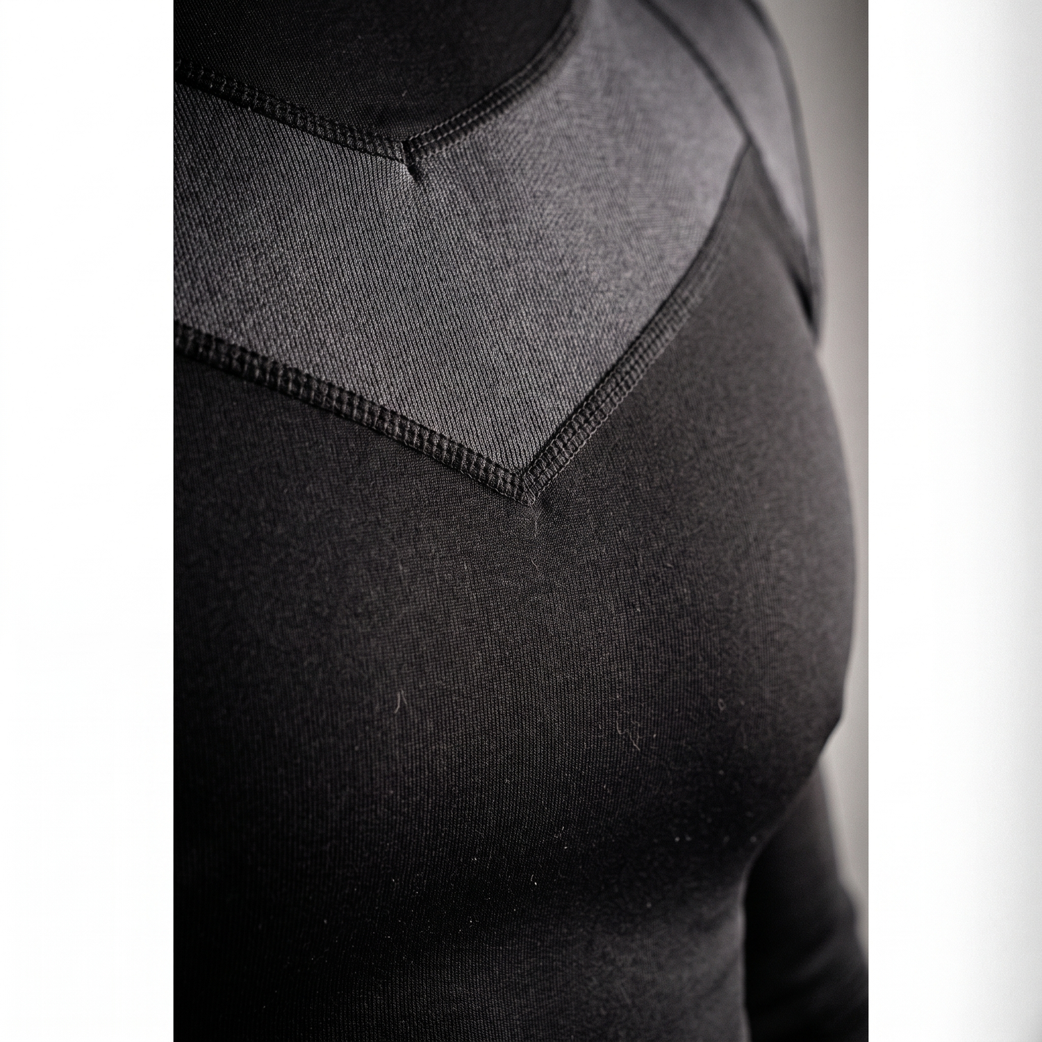 T-shirt de compression manches longues — détail du tissu compressif