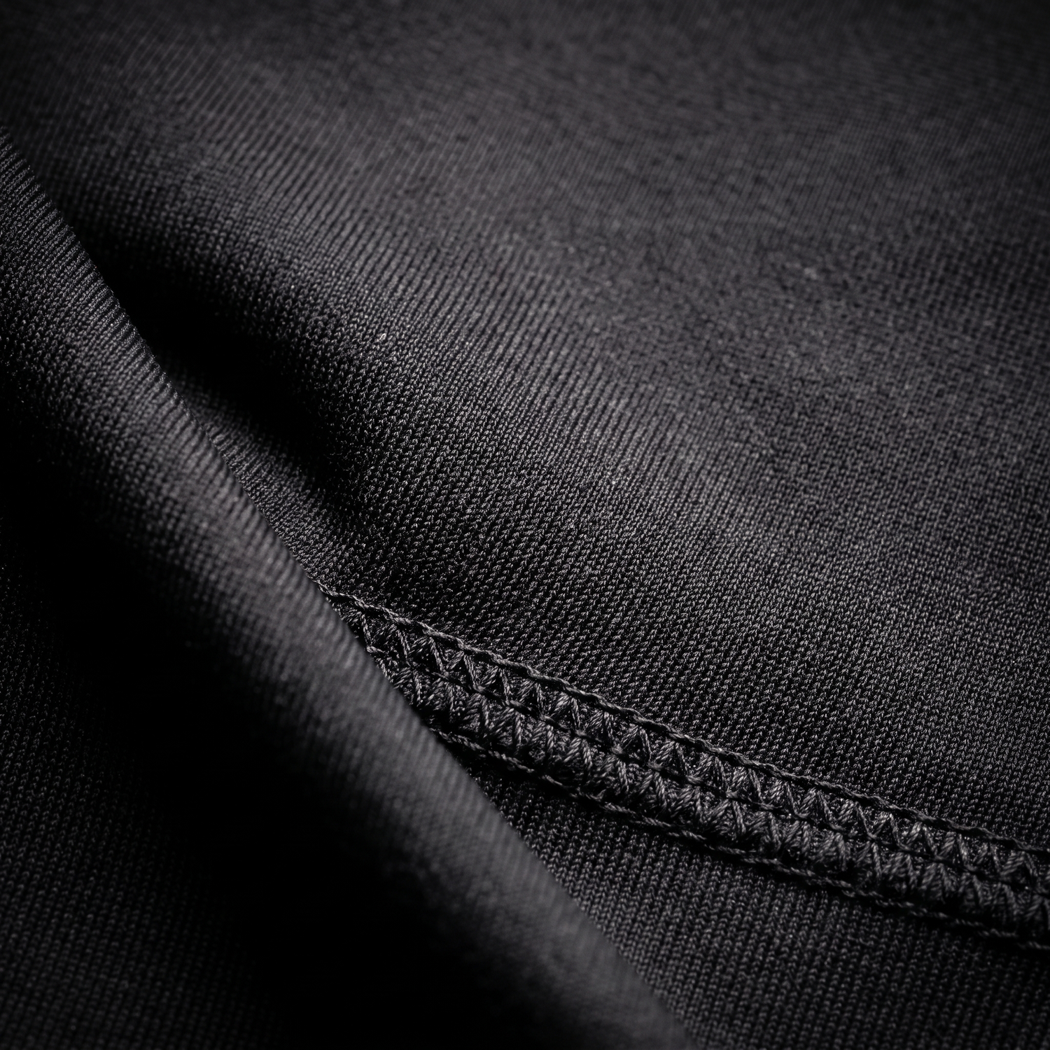 Short de compression homme noir — gros plan sur les finitions