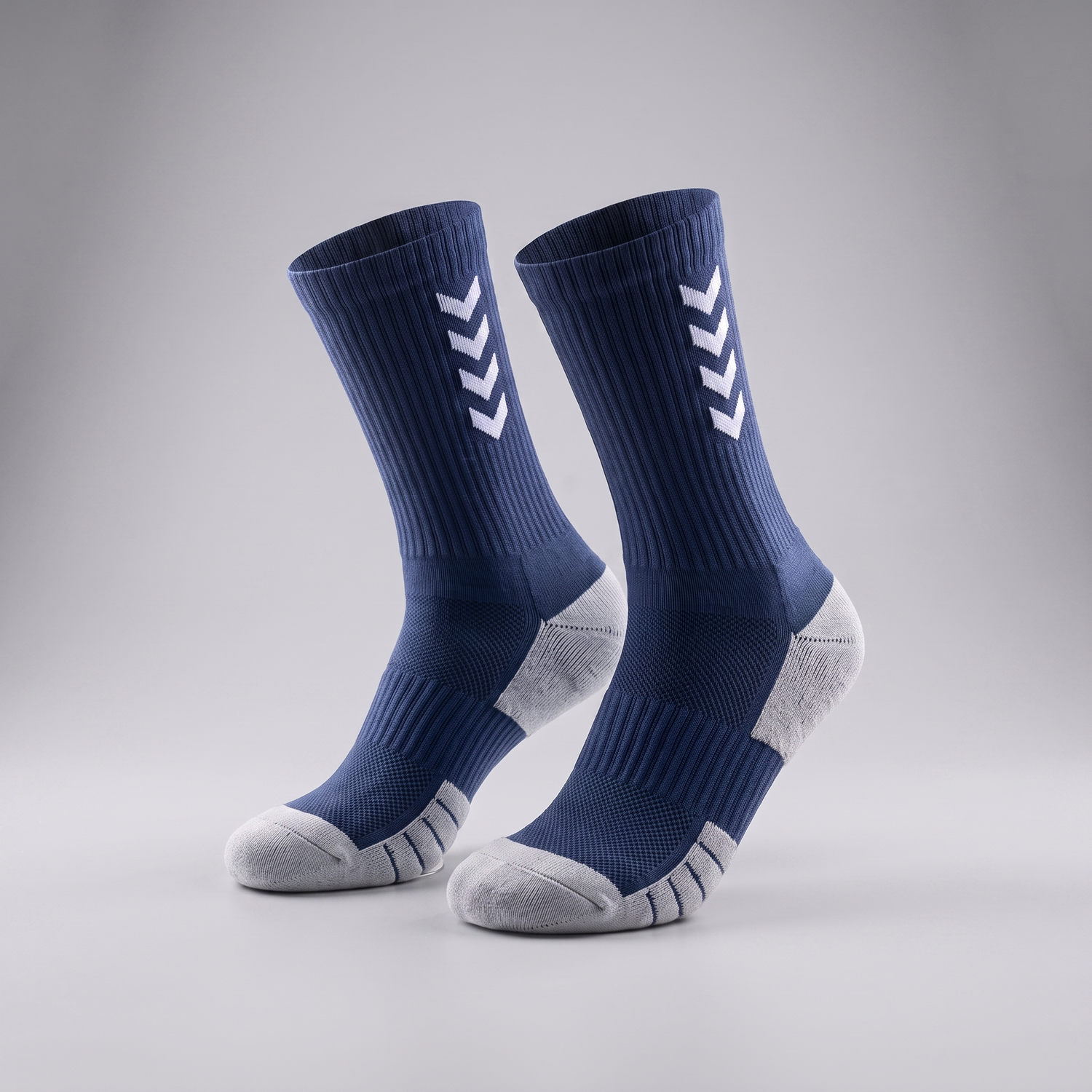 Chaussettes de compression running mi-mollet bleu marine — packshot studio