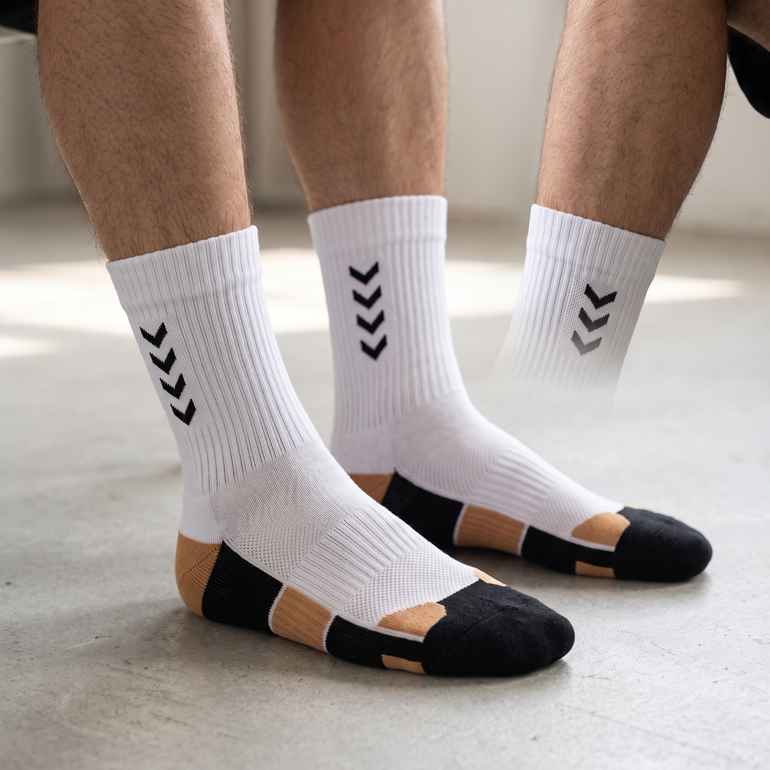 Detail chaussettes compression blanc noir maintien cheville