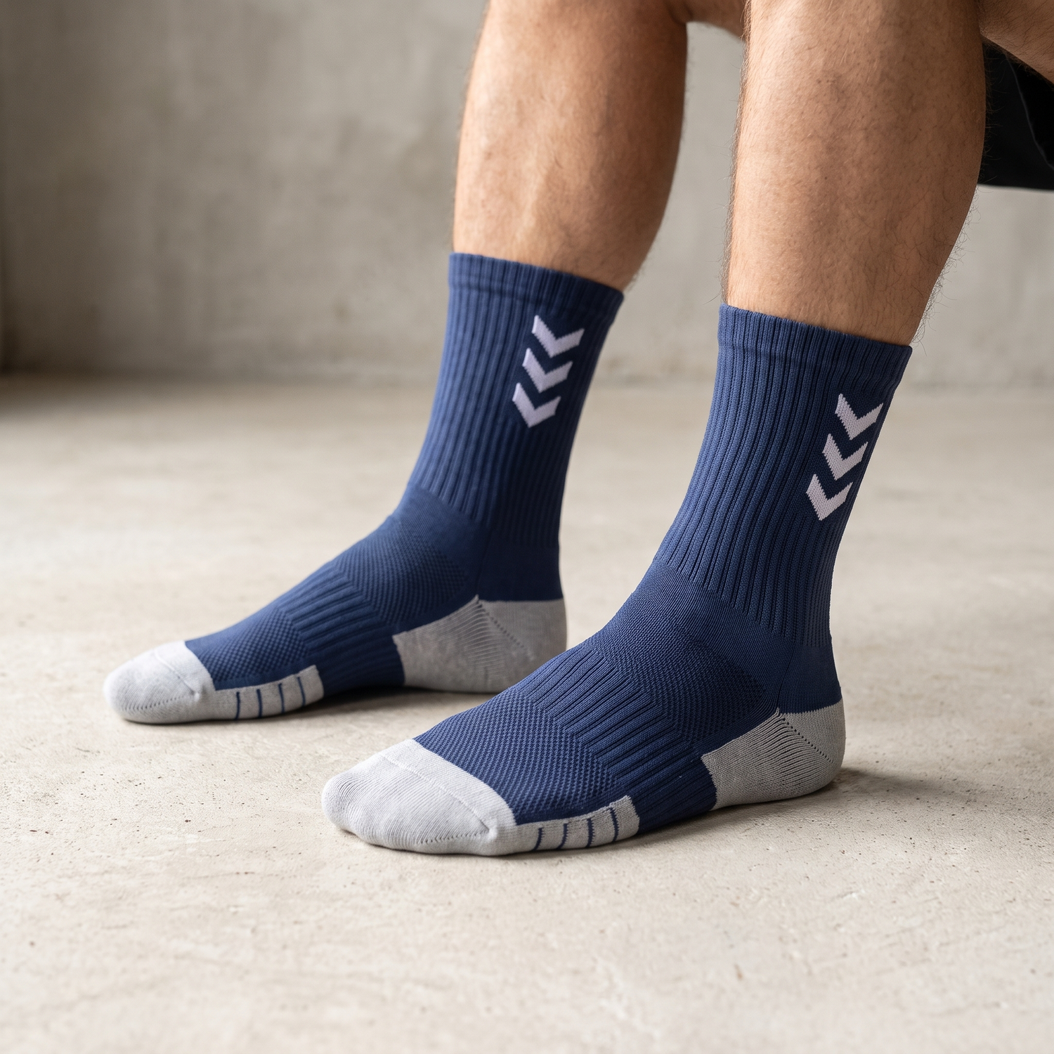 Detail chaussettes compression bleu marine maintien cheville