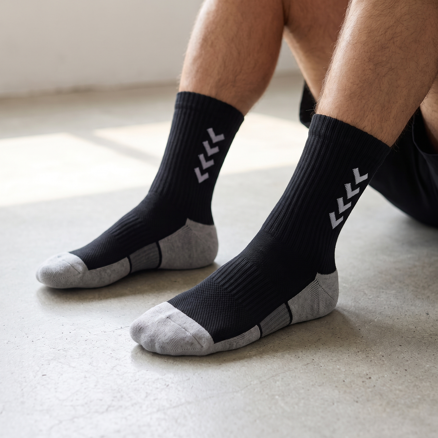 Detail chaussettes compression noir gris maintien cheville