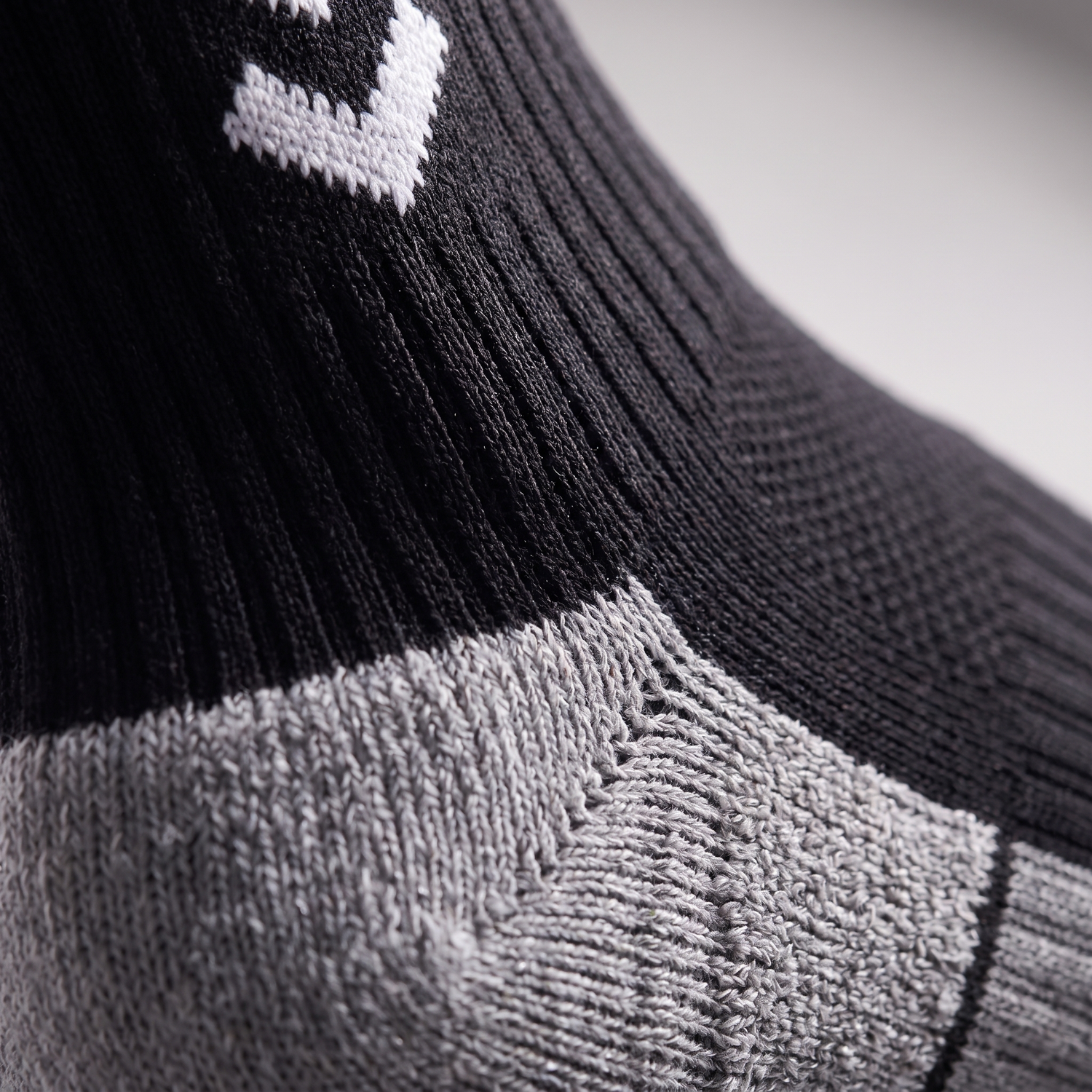 Macro maille chaussettes compression noir gris