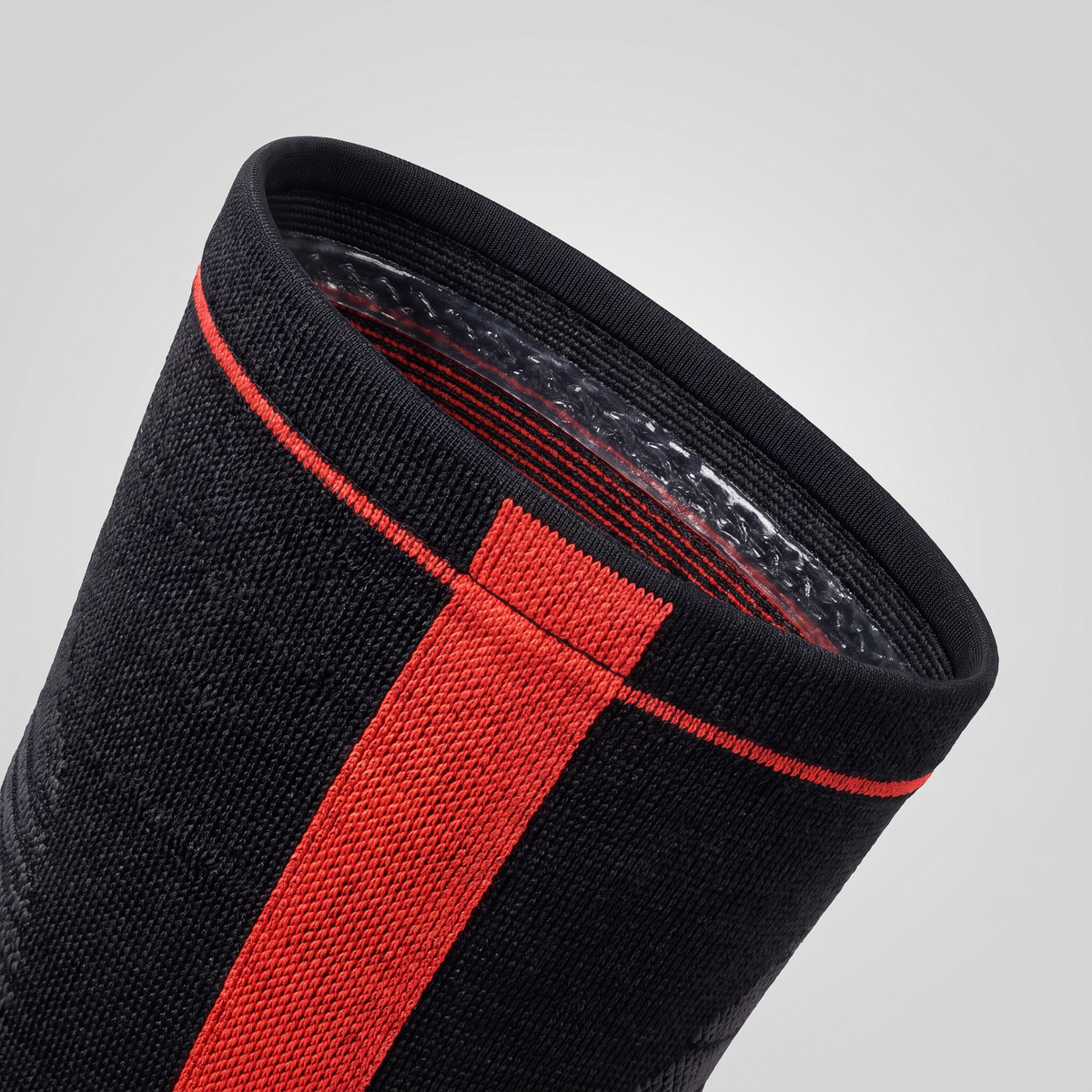 Macro de la maille tricotée et de la bande silicone de la genouillère