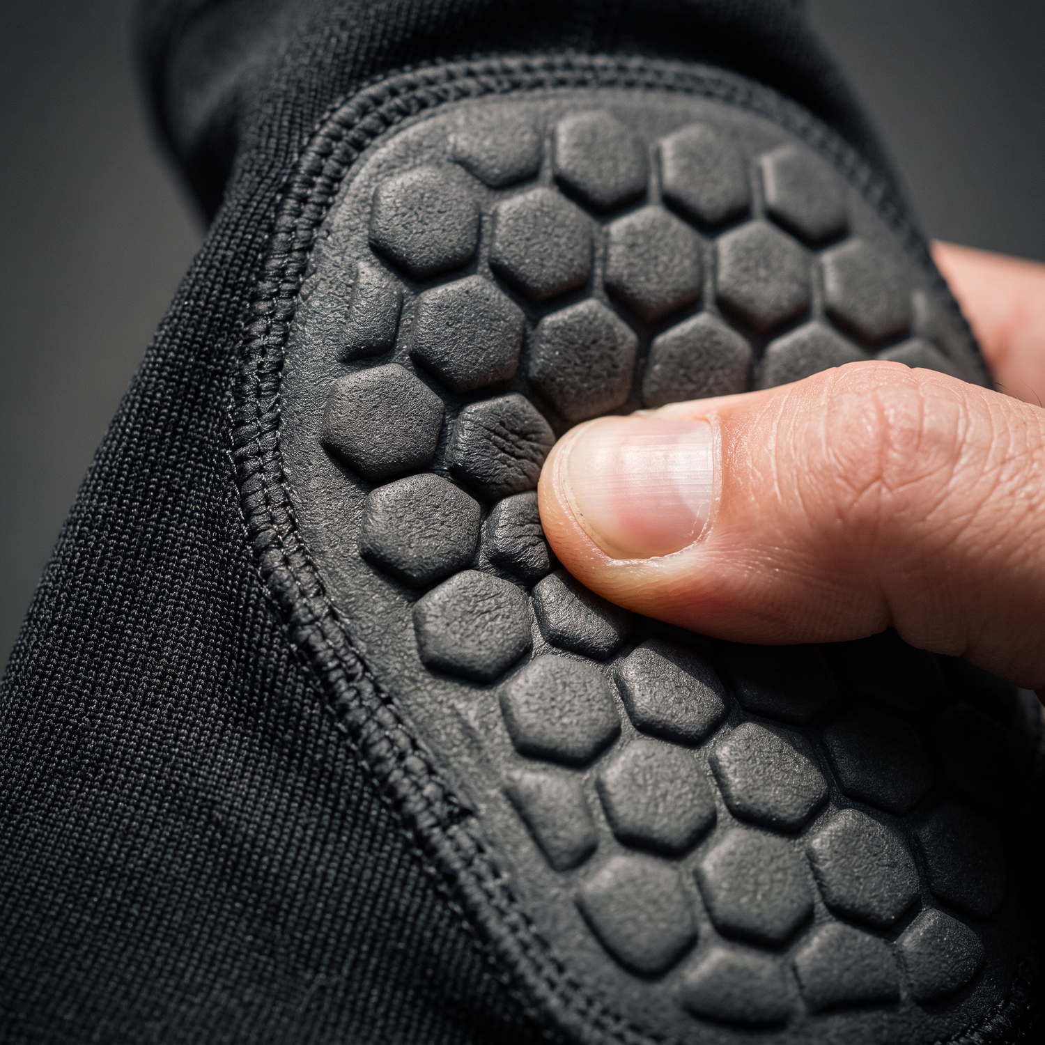 Bande silicone anti-glissement au biceps du manchon de compression bras