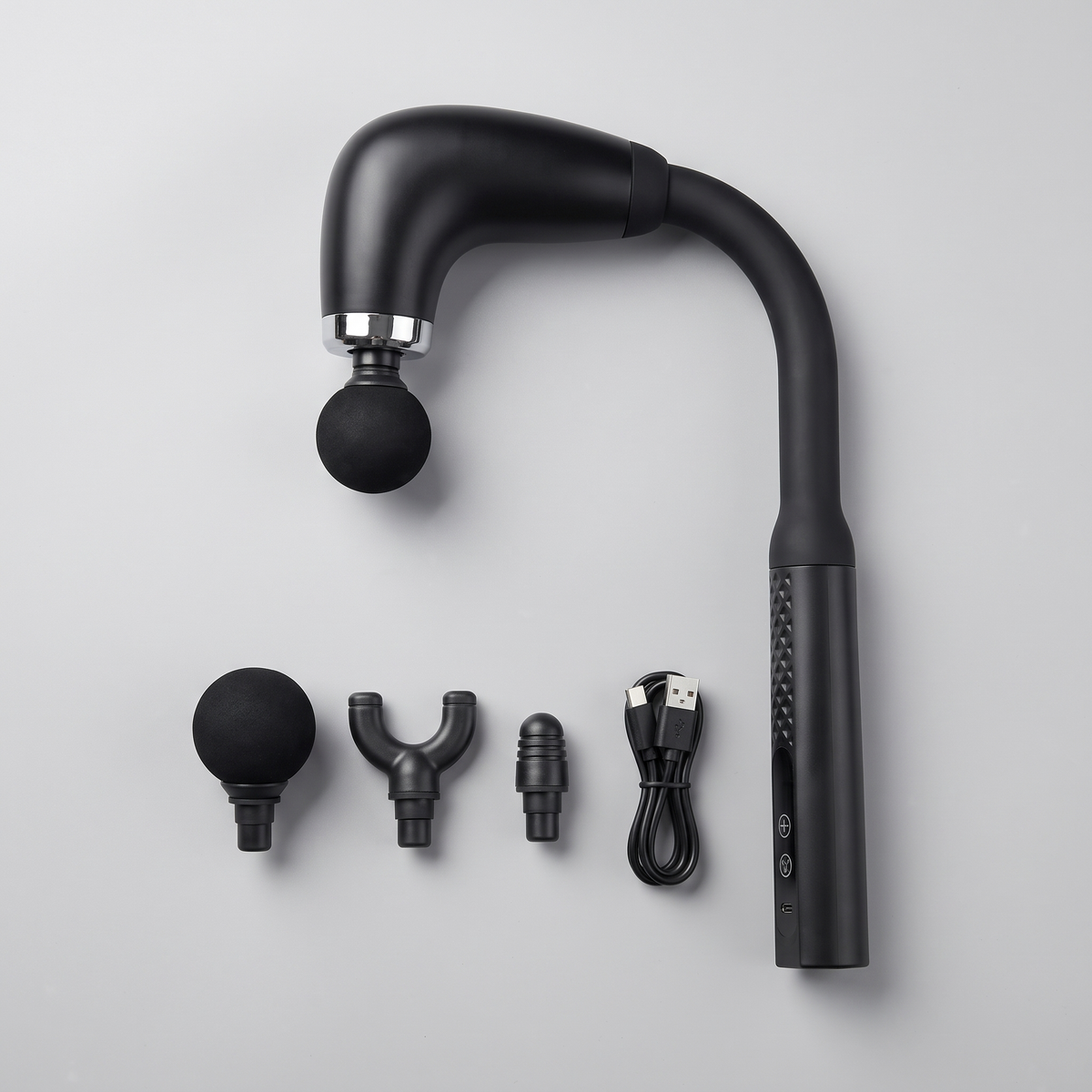 Pistolet de massage à manche courbe à plat avec ses têtes de rechange et son câble USB-C