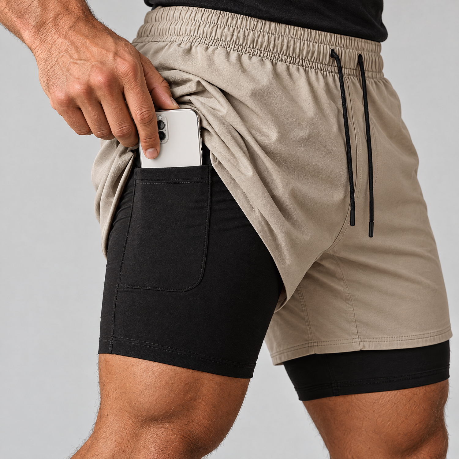 Poche téléphone intégrée à la doublure du short 2-en-1