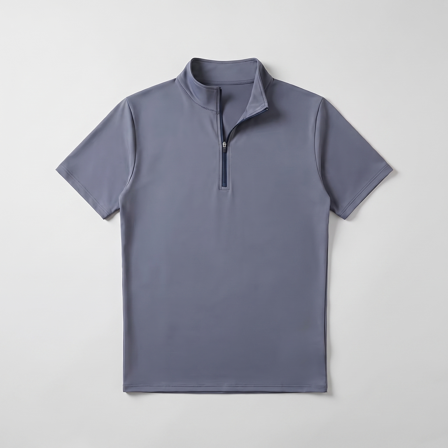 T-shirt de compression col zippé présenté à plat