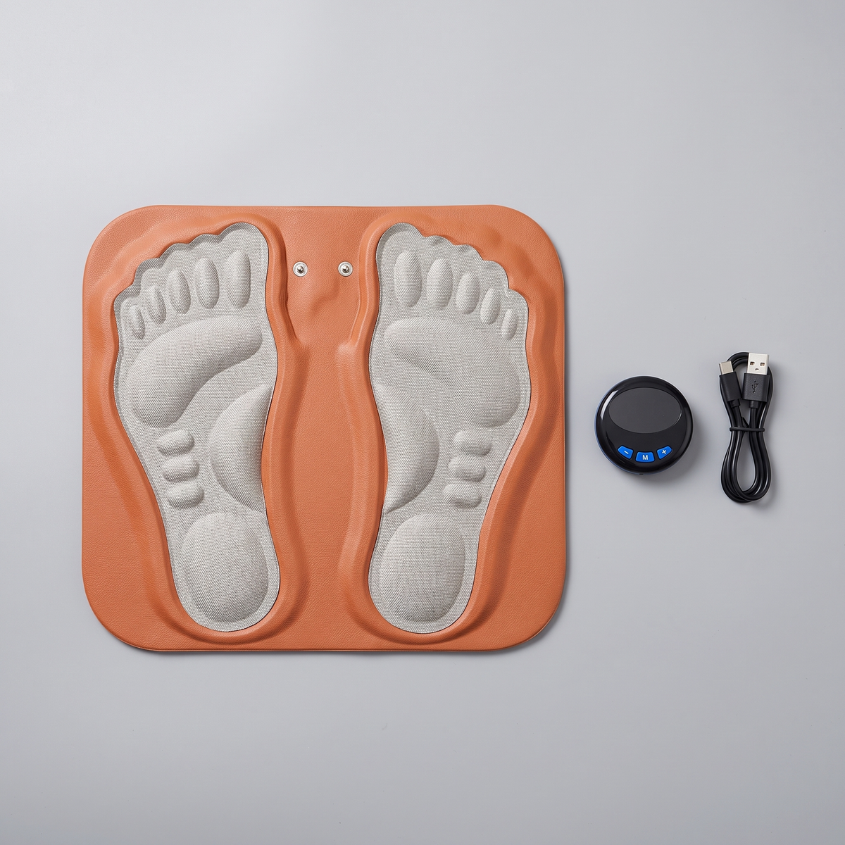 Contenu du tapis de massage EMS : tapis, télécommande amovible et câble de recharge USB